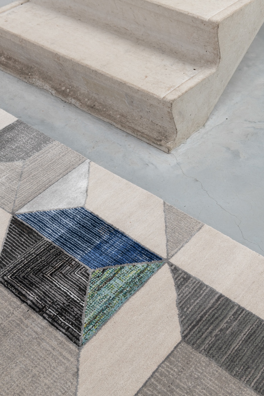 India Escher Elements Blue Ashwood vloerkleed detail