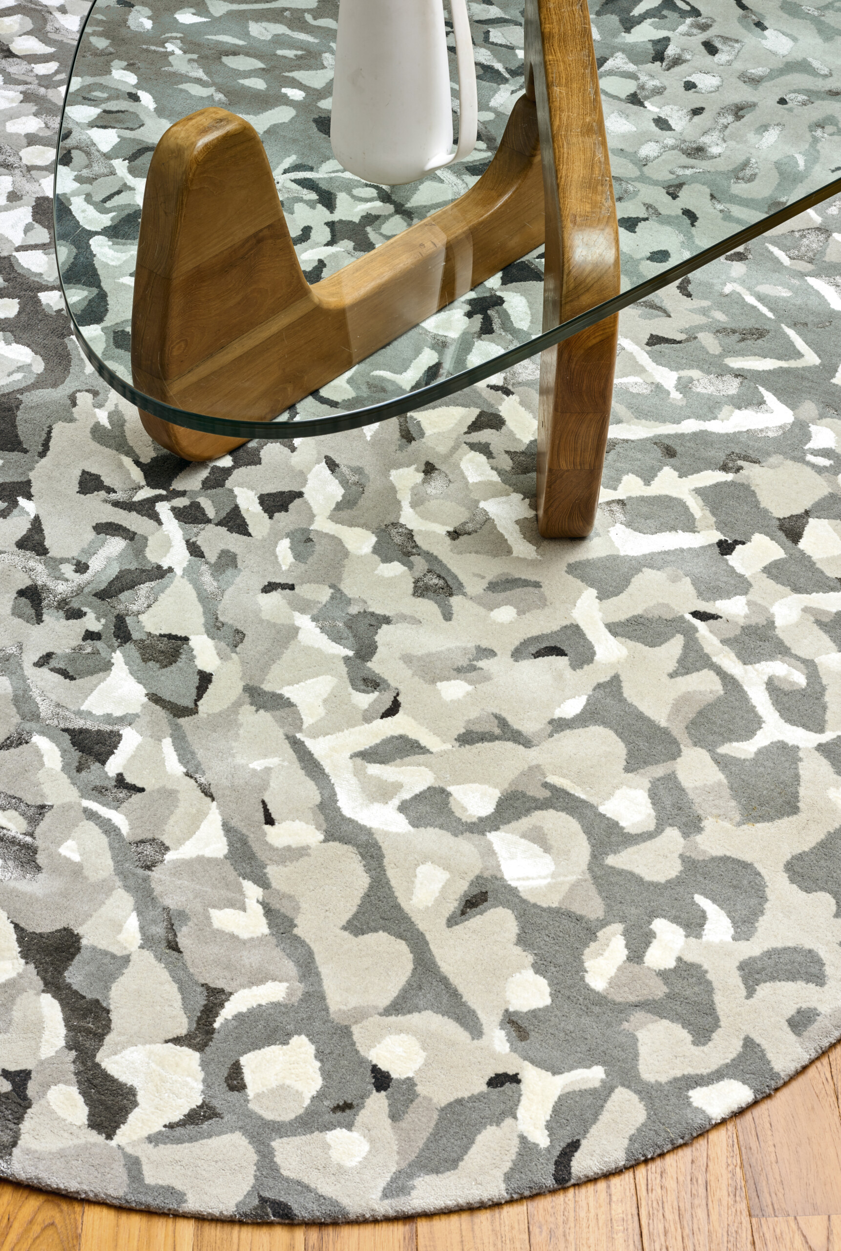 Toulemonde Bochart Apidea Silver vloerkleed